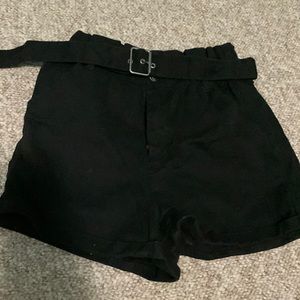 Shorts with belt